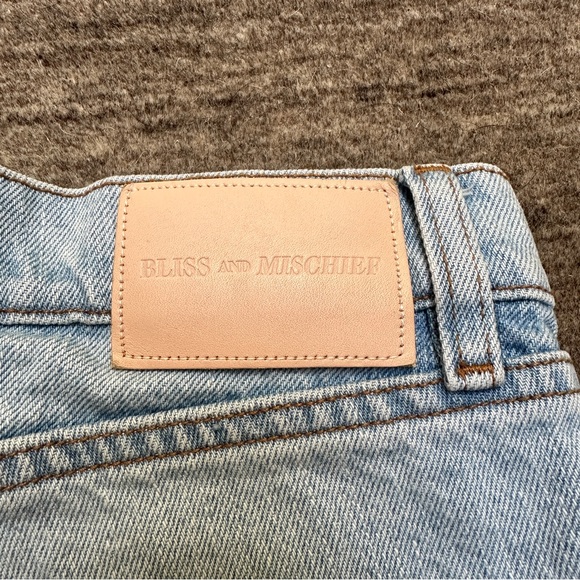 NWT Bliss and Mischief Collector Fit Denim in Light Wash - Picture 6 of 8